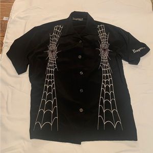 Dragonfly Button Down Short Sleeve Spider with Webs Shirt. Men’s Size Medium